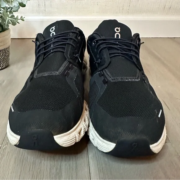 On Cloud 6 running shoes in black and whiteMen’s size 14